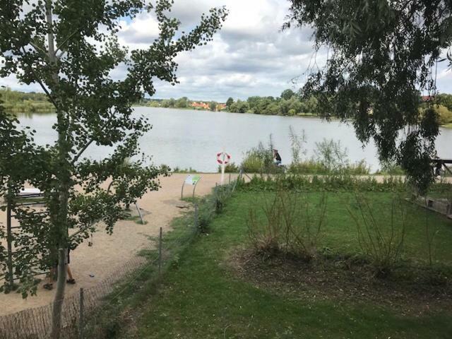 Centralt I Gentofte I 2 Plan, Ved S-Tog Og Busser Exterior photo
